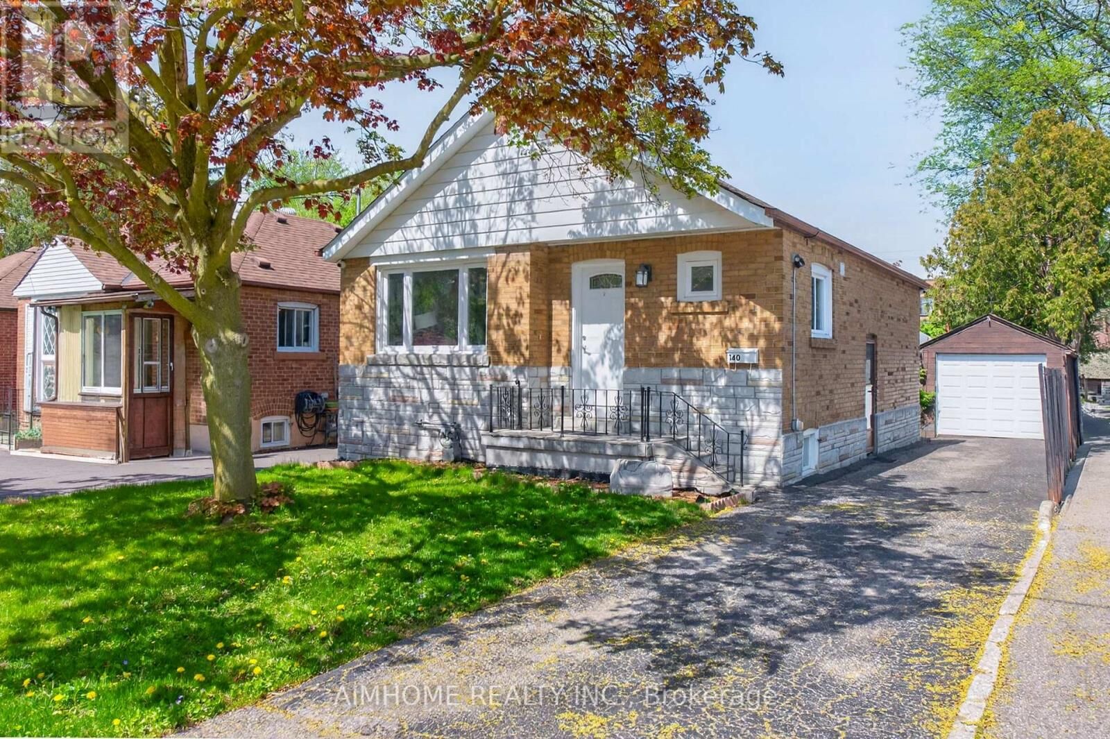 Property Photo:  140 Meighen Avenue  ON M4B 2H9 