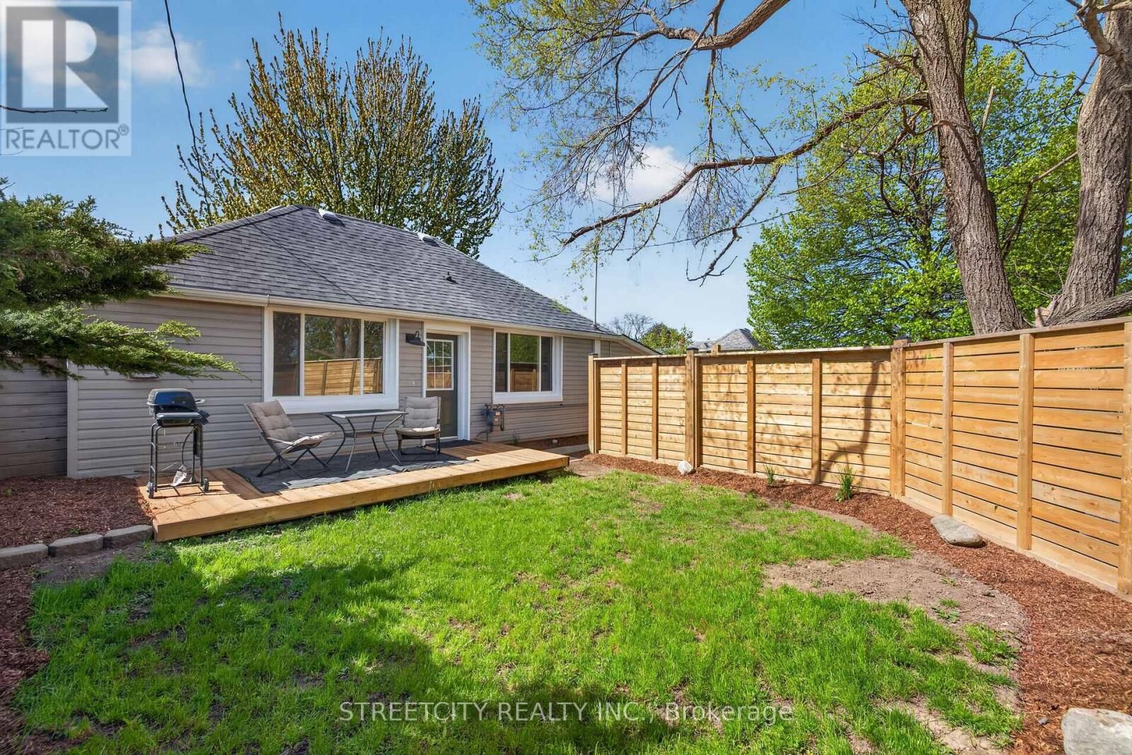 Property Photo: 1055 Commissioners Road East ON N5Z 3G6