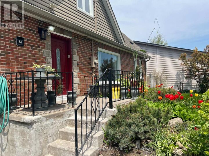 Property Photo:  34 Grassmere Court  ON L1H 3X4 