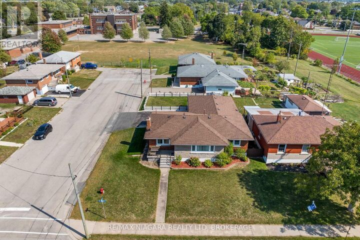 Property Photo:  419 Steele Street  ON L3K 4Y1 