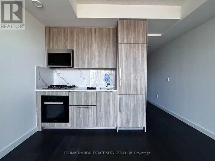Property Photo: 75 Billes Heights 1810 ON M2K 0J8