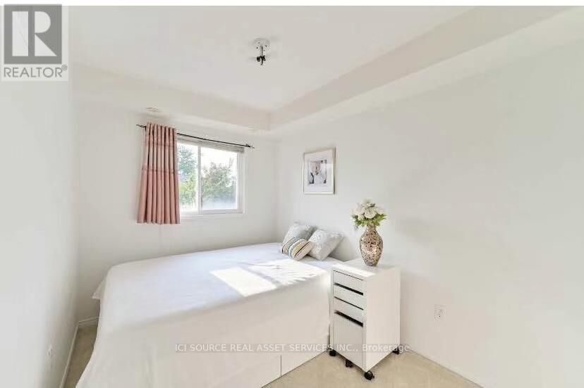 Property Photo:  64 Wyper Square 2nd Floor  ON M1S 0B3 