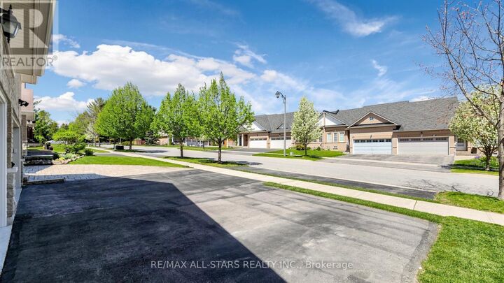 Property Photo: 22 Geo Izatt Drive ON L9P 0A4