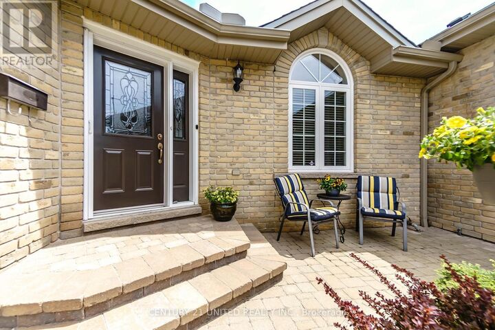 Photo de la propriété: 227 Carnegie Avenue 16 ON K9L 0B3