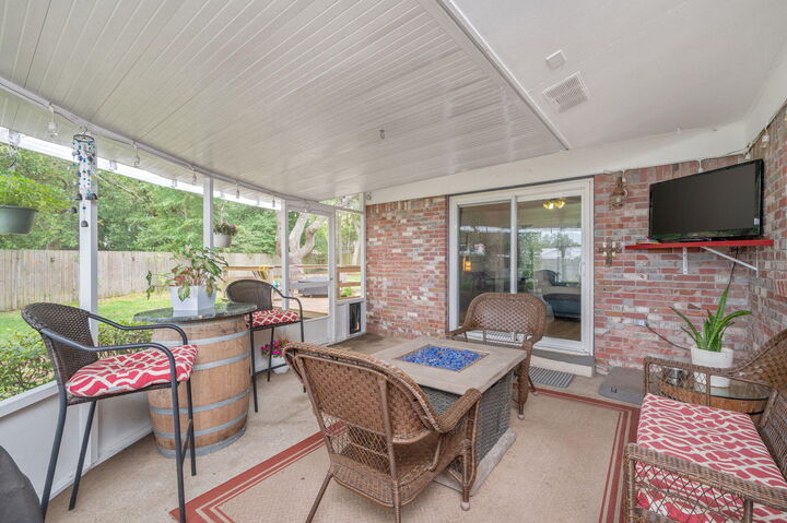 Property Photo: 20 Forest Grove Place FL 32548