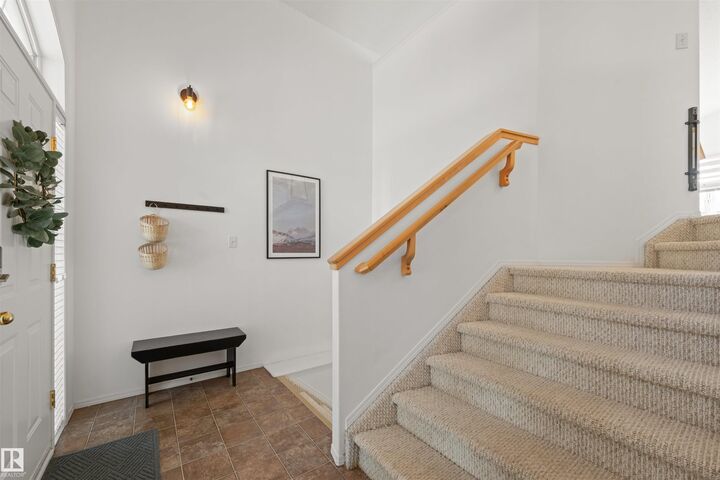 Property Photo:  611 Beck Close SW  AB T6W 1E6 