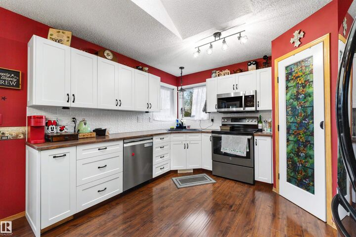 Property Photo:  486 Rainbow Crescent  AB T8A 5T6 