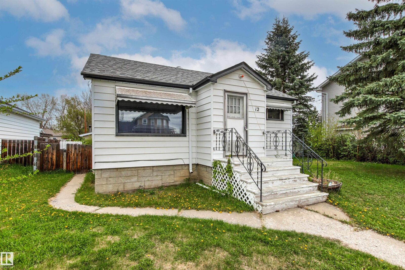 Property Photo:  12 Kootenay Avenue  AB T9G 1J1 