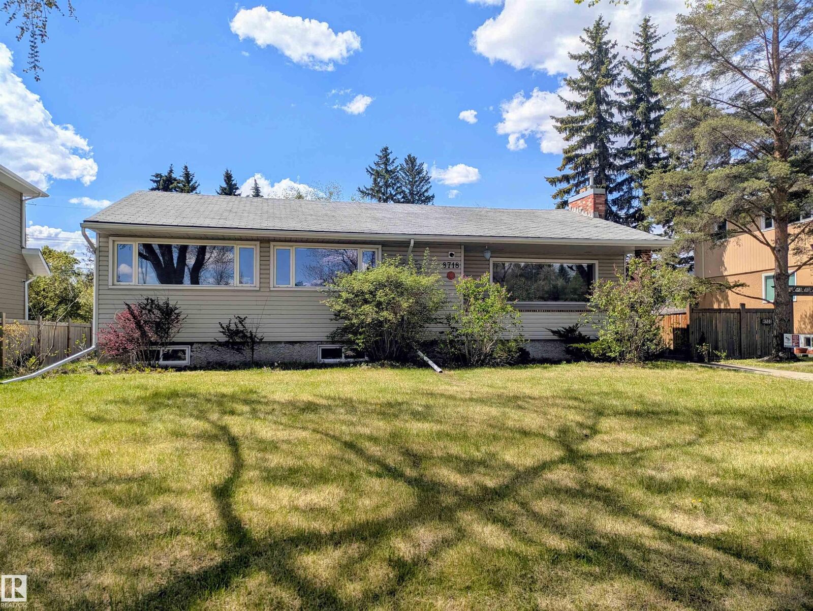 Property Photo:  8718 119 Street NW  AB T6G 1W8 