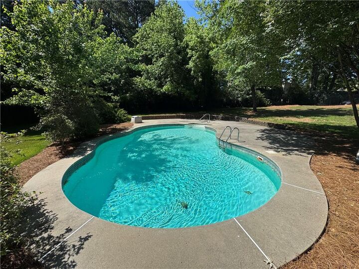 Property Photo:  555 Saddle Creek Circle  GA 30076 