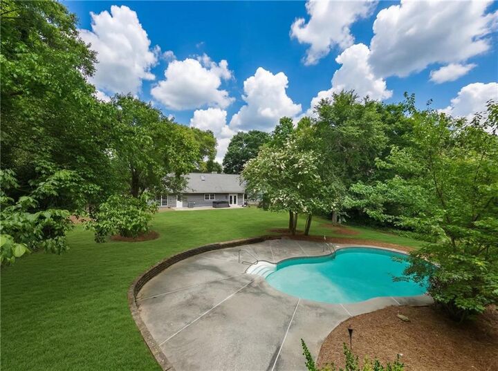Property Photo:  555 Saddle Creek Circle  GA 30076 