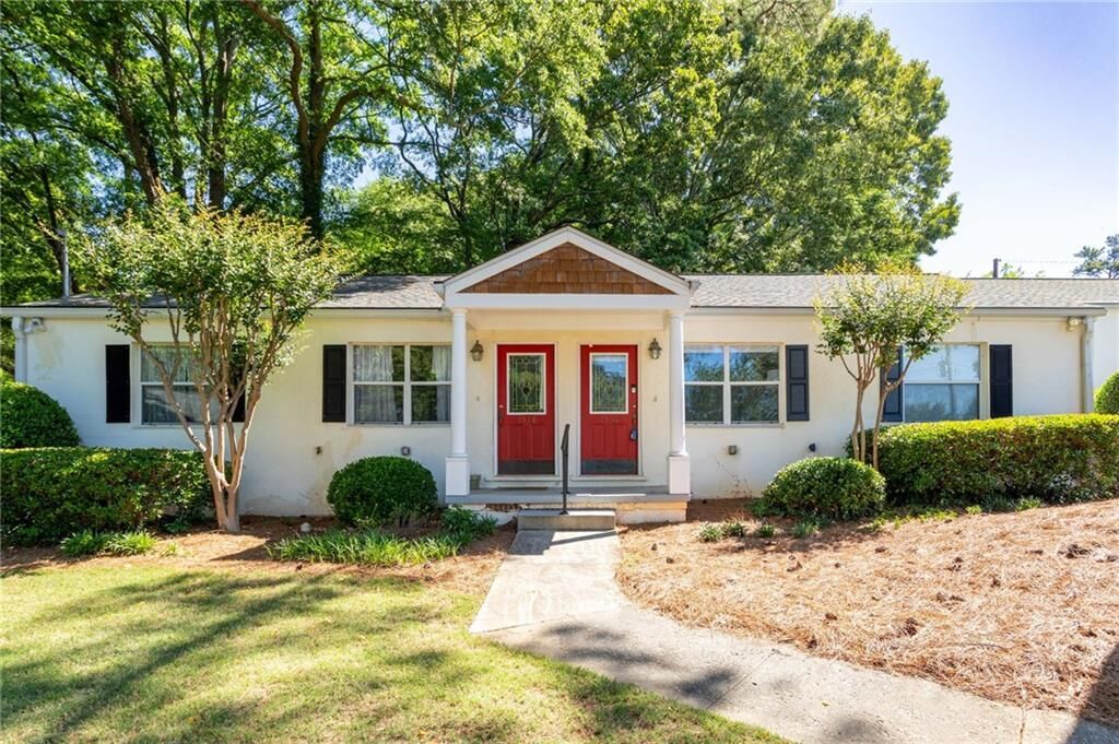 Property Photo: 1530 Stone Gate Lane SE GA 30317