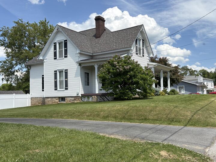 Property Photo: 412 Jones WV 25901