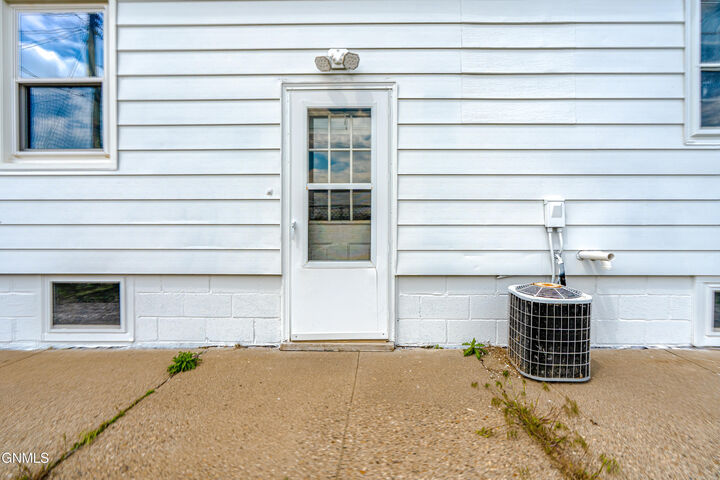Property Photo:  1207 2nd Street NE  ND 58554 