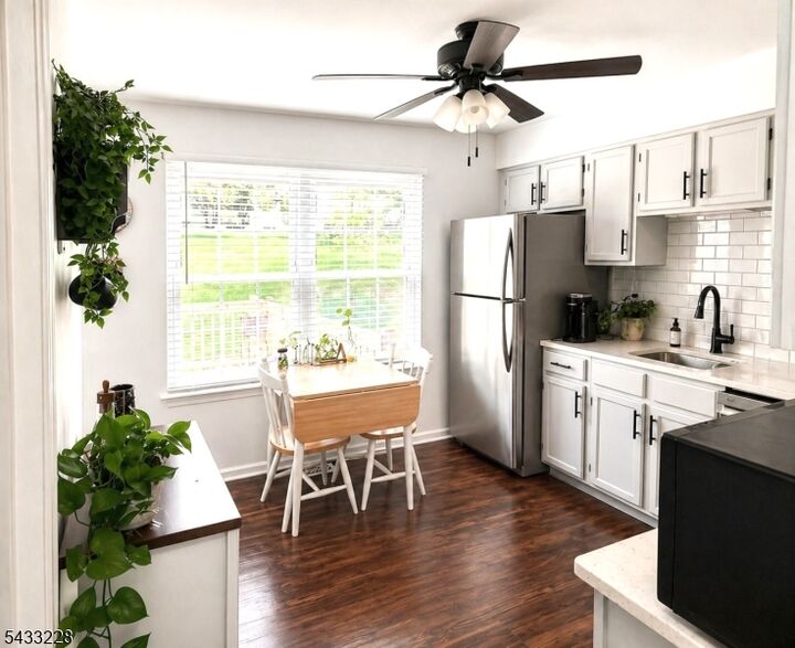 Property Photo:  606 Wedgewood Circle  NJ 08822 