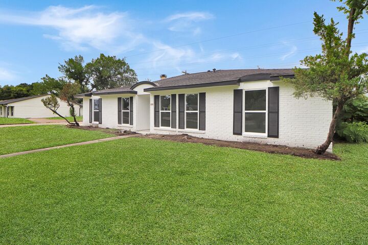 Property Photo: 6014 Willowbend Boulevard TX 77096