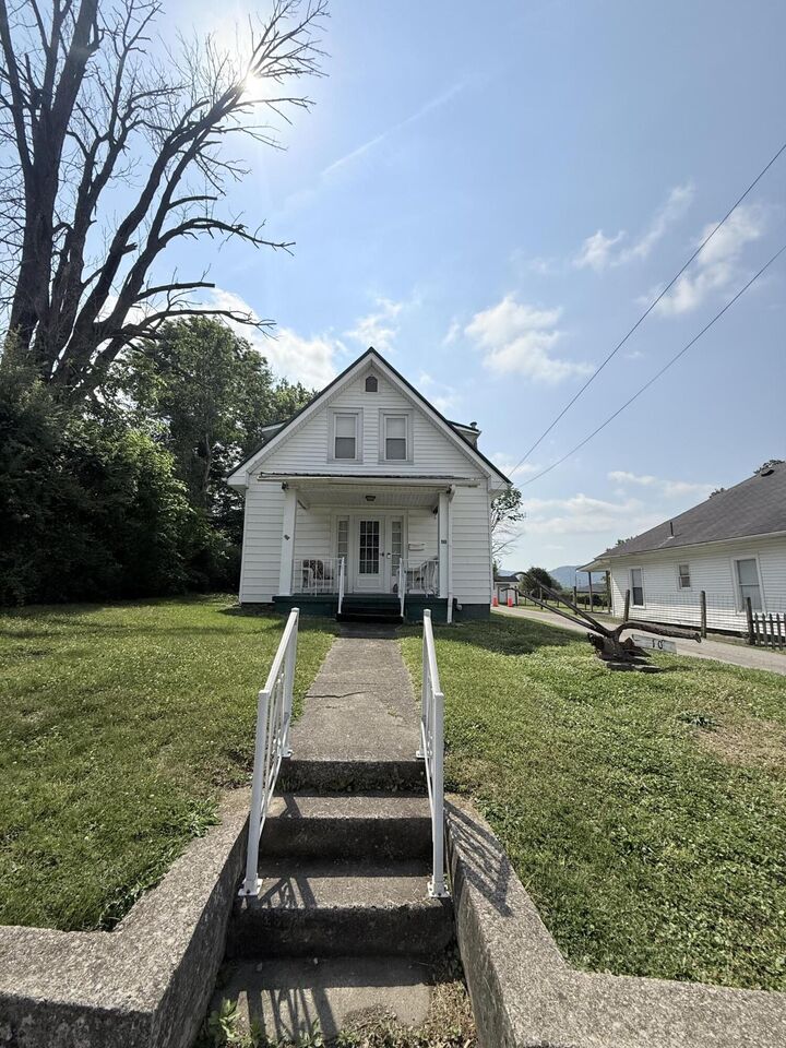 Property Photo:  110 Estill Avenue  KY 40336 