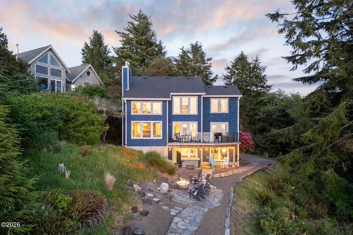 Property Photo:  4920 Hilltop Lane  OR 97149 