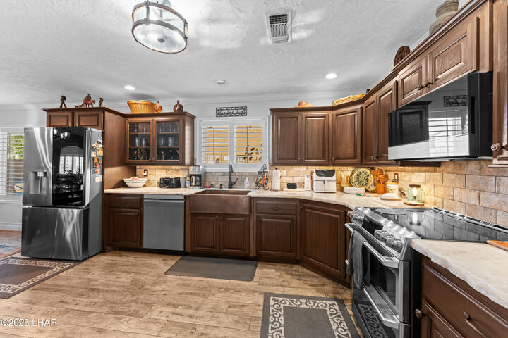 Property Photo: 660 N Wayside Dr AZ 86403