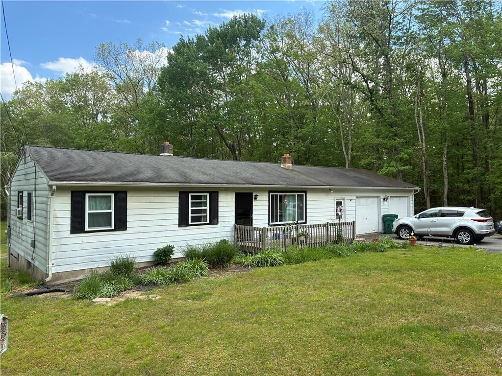 Property Photo:  161 Glenoak Drive  PA 18301 