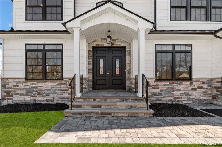 Property Photo:  10 Lee Place  NY 11804 