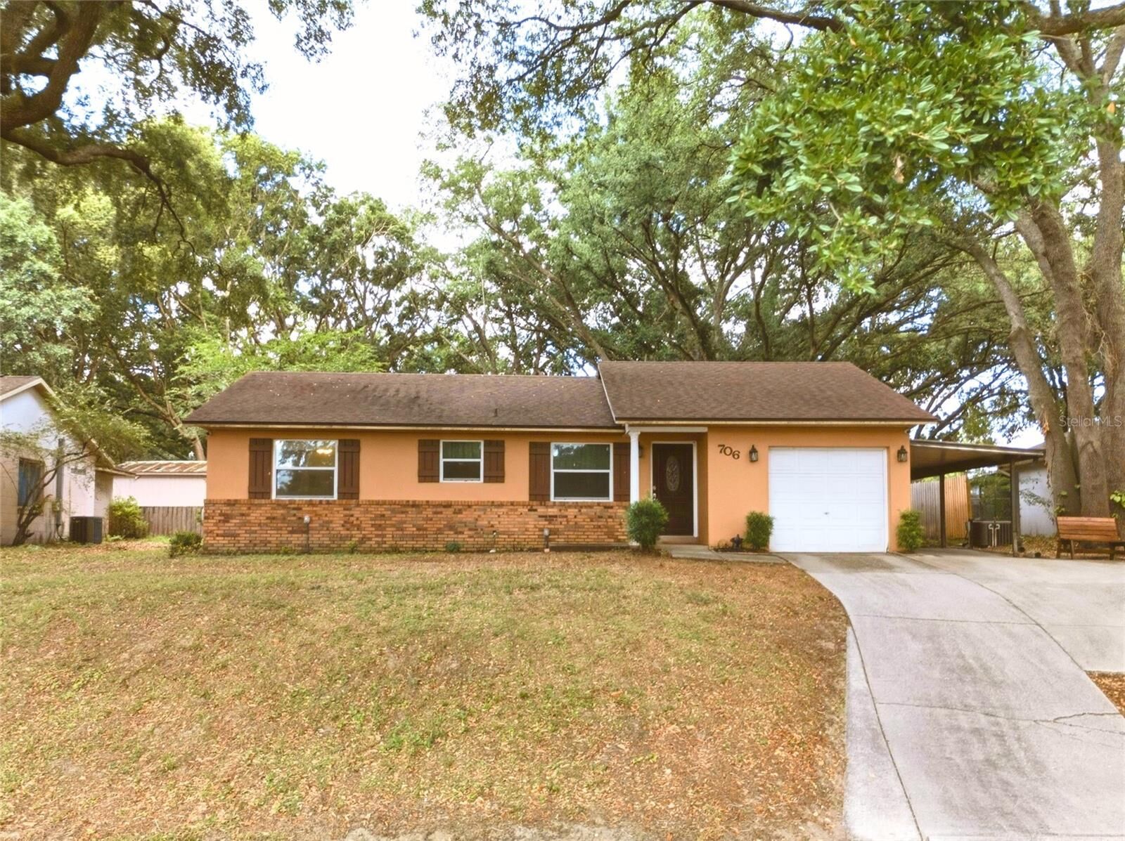 Property Photo:  706 Lakeview Drive  FL 34761 