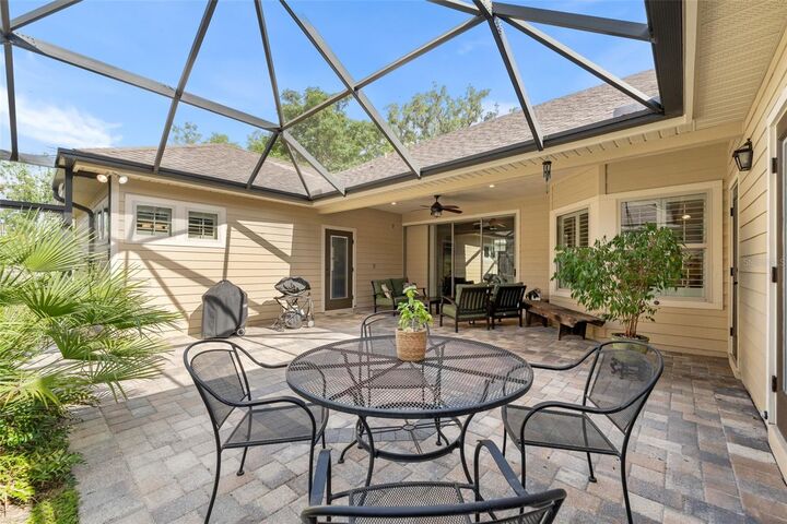 Property Photo:  