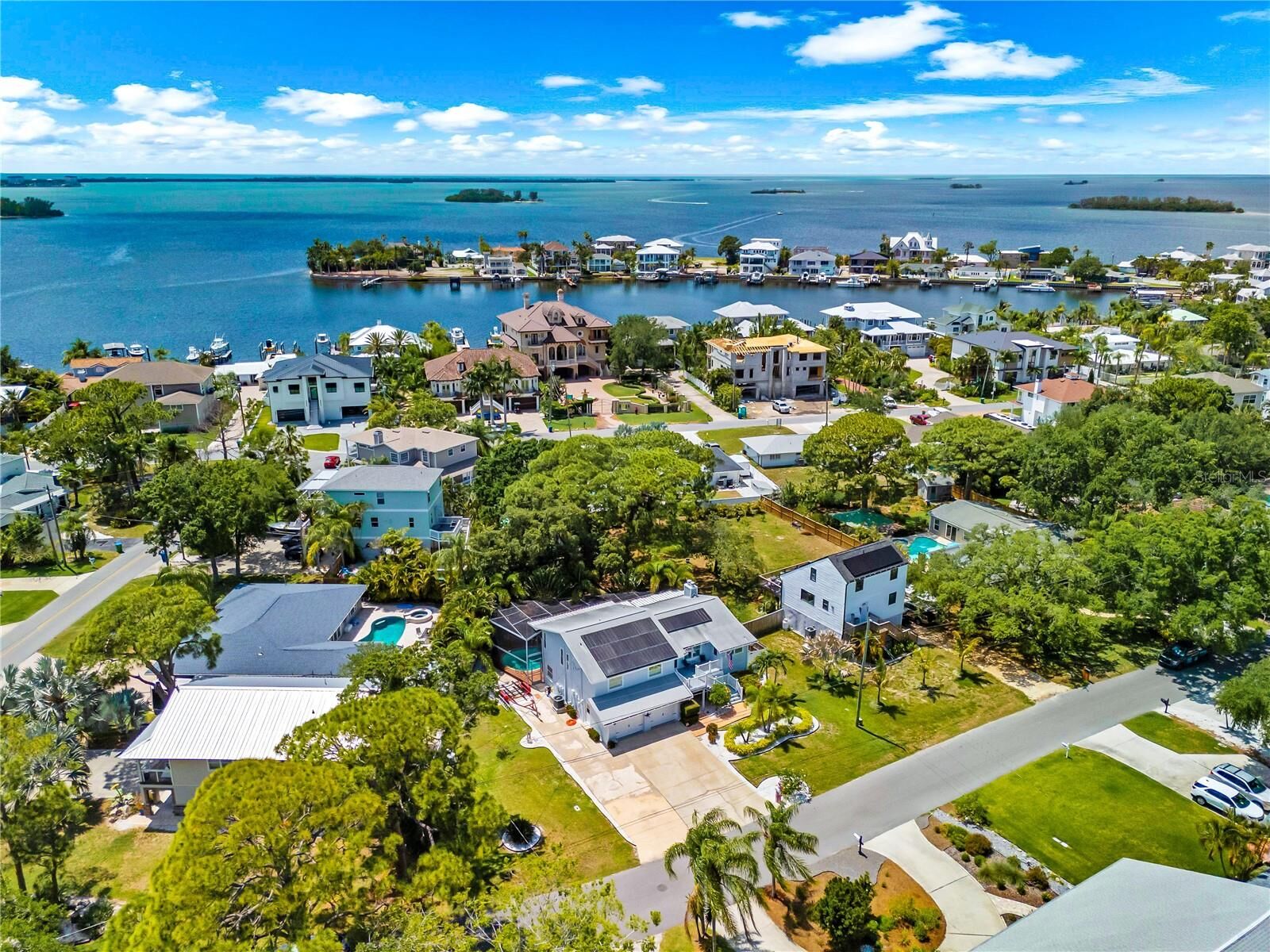 Property Photo:  201 Lagoon Drive  FL 34683 