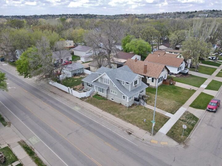 Property Photo: 301 8th St NW ND 58703-3063