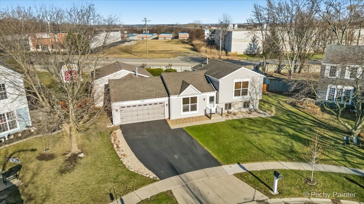 Property Photo:  1502 Sawgrass Court  IL 60123 
