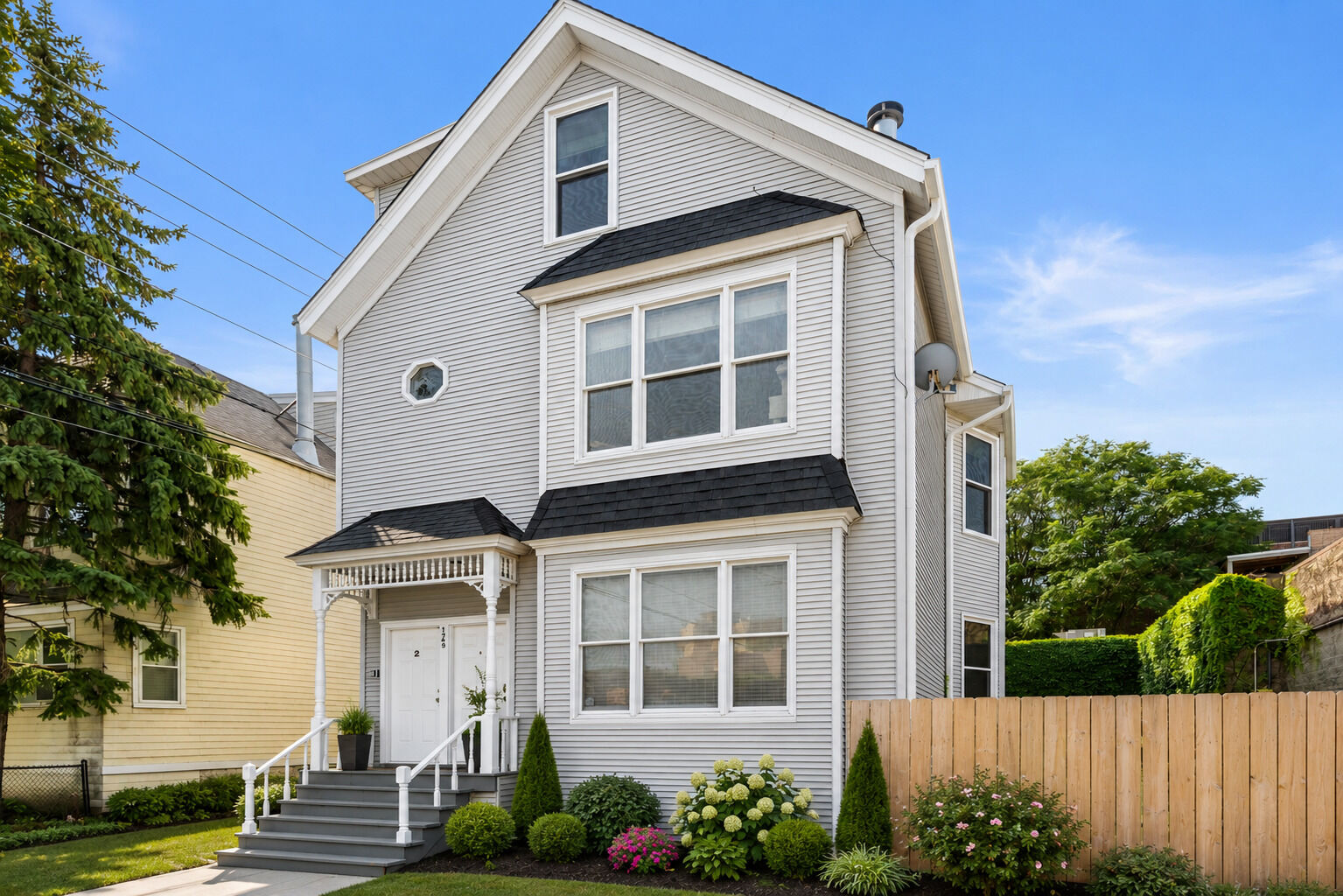 Property Photo:  1549 W Barry Avenue 2  IL 60657 