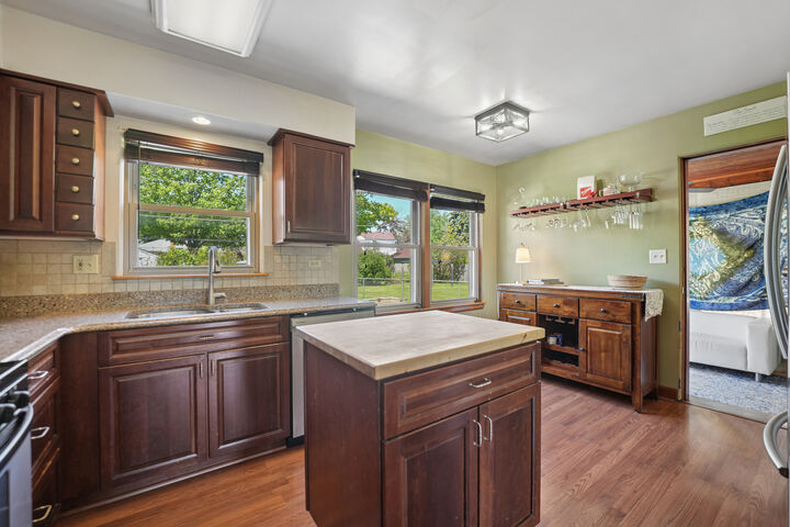 Property Photo:  1800 Buckingham Avenue  IL 60154 