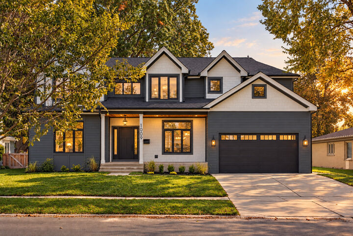 Property Photo:  1009 N Drury Lane  IL 60004 