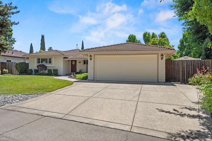 Property Photo:  978 Greenhurst Way  CA 95831 