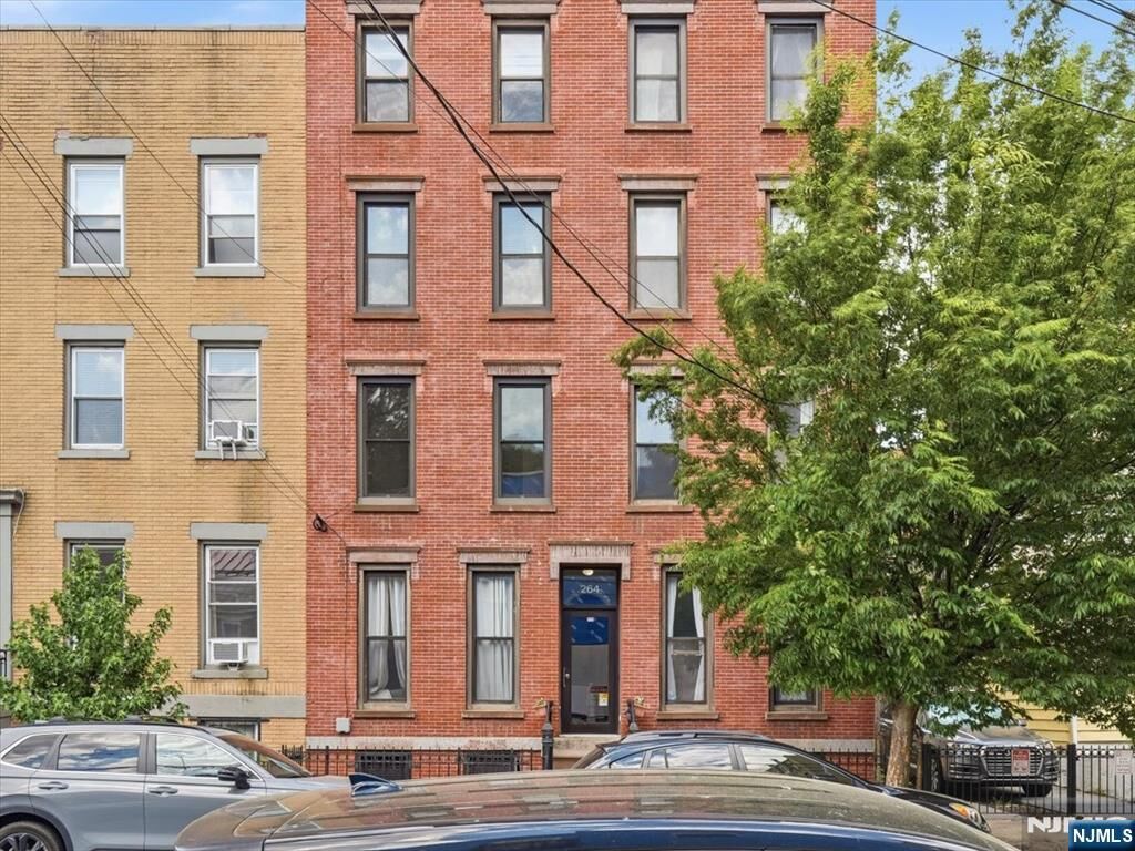 Property Photo:  264 3rd Street 2R  NJ 07302 