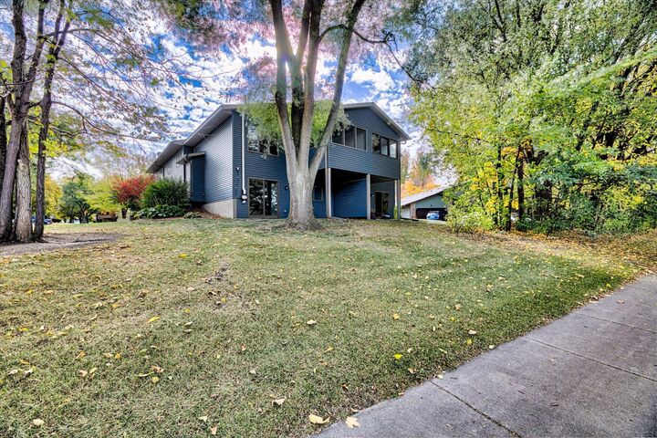Property Photo:  1655 Pheasantwood Trail  MN 55057 