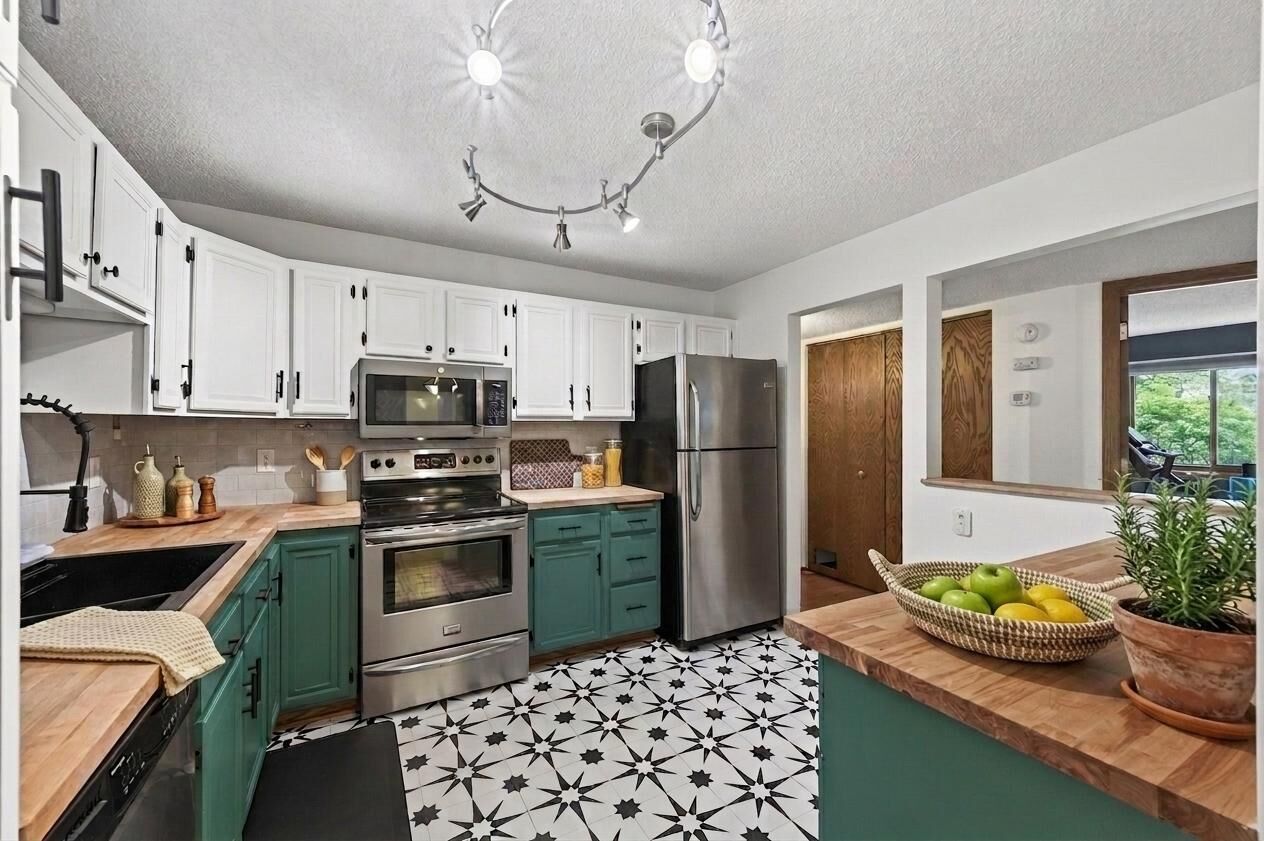 Property Photo:  4385 Trenton Lane N 102  MN 55442 