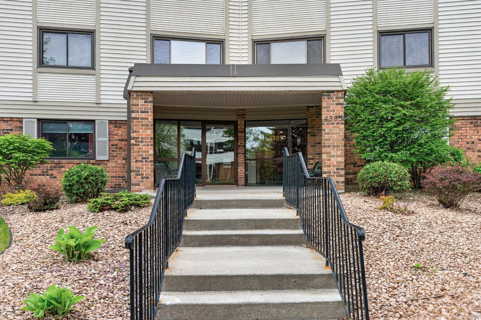 Property Photo:  4385 Trenton Lane N 102  MN 55442 
