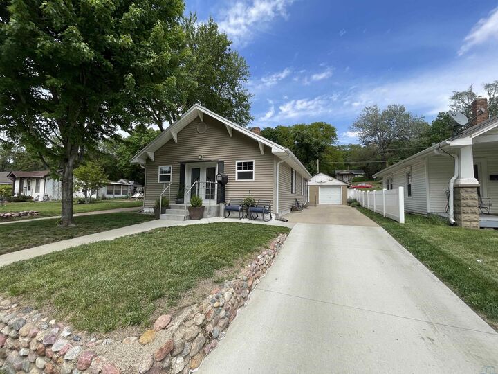 Property Photo: 3223 Park View Blvd IA 51105