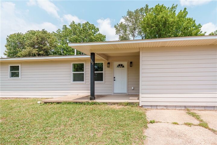 Property Photo:  302 6th Street  AR 72638 
