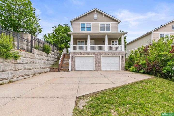 Property Photo:  951 N 28th Avenue  NE 68131 