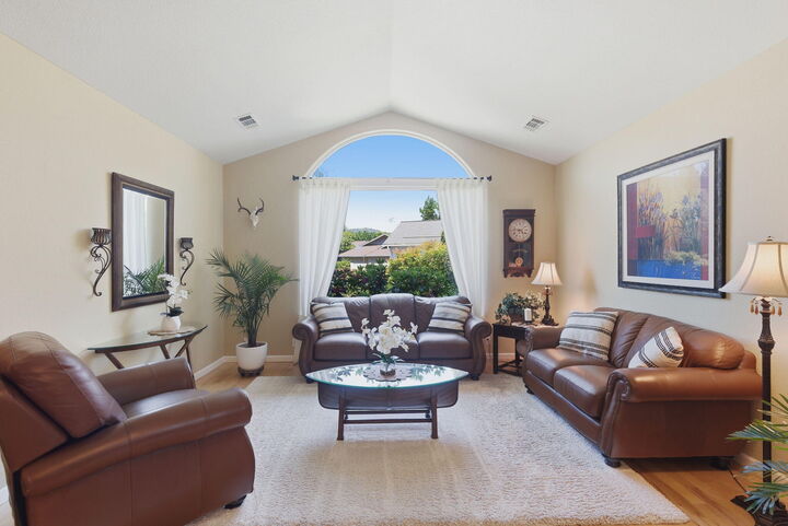 Property Photo:  1211 SW Ironwood Drive  OR 97526 