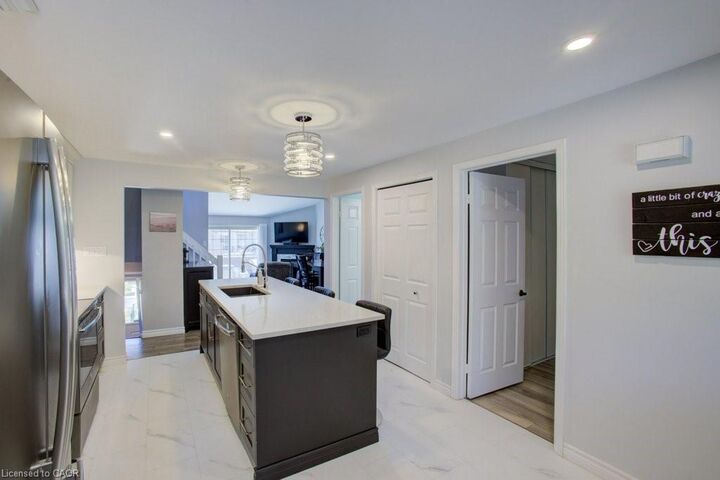 Property Photo: 464 Beechwood Place 3 ON N2T 1Z2