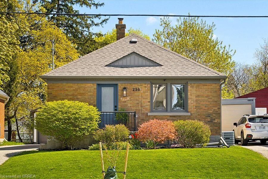 Property Photo: 256 Bowman Street ON N2J 1W5