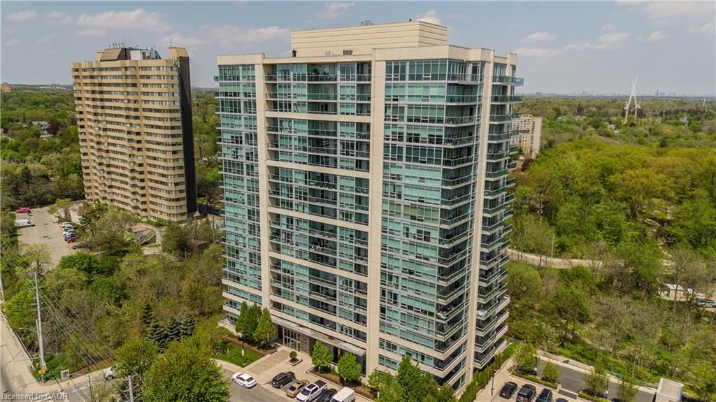Property Photo:  1055 Southdown Road 312  ON L5J 0A3 