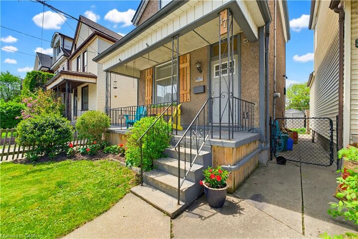 Property Photo:  17 Minto Avenue  ON L8L 6E1 