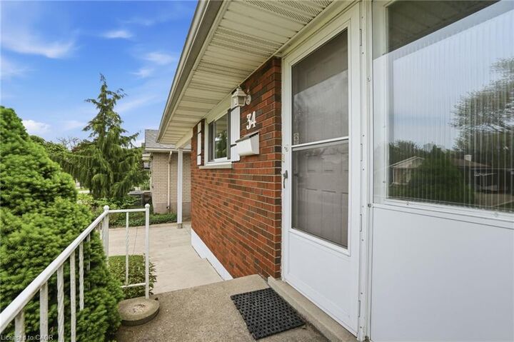 Property Photo:  34 Beaconsfield Drive  ON L8T 2W9 