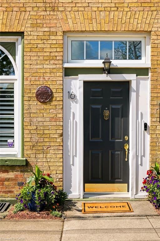 Property Photo:  16 Hatt Street  ON L9H 2E8 