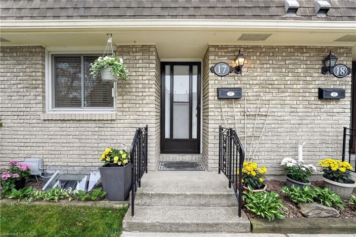 Property Photo:  50 Lakeshore Road 17  ON L2N 6P8 