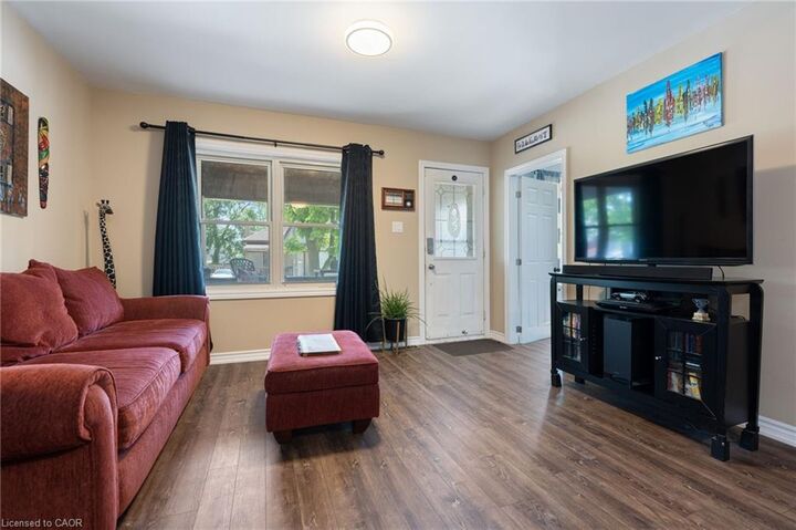 Property Photo: 51 Aberdeen Avenue ON N3S 1R7